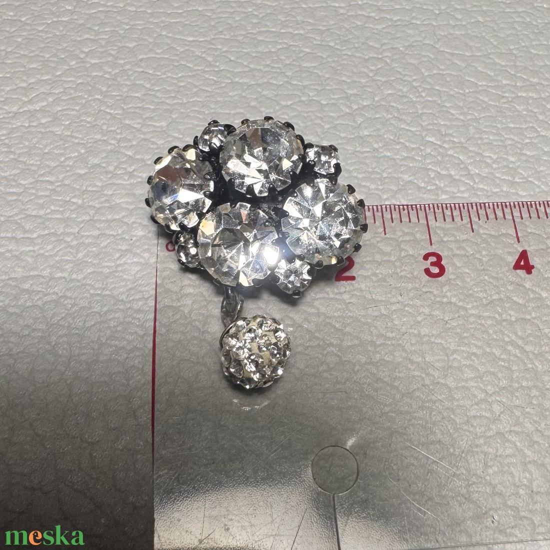 Vintage BROSS az 1980-as évekből, gyönyörű elegáns strasszos kitűző, pin szövetkabátra, blúzra,  blézerre retro kitűző - ékszer - kitűző és bross - Meska.hu