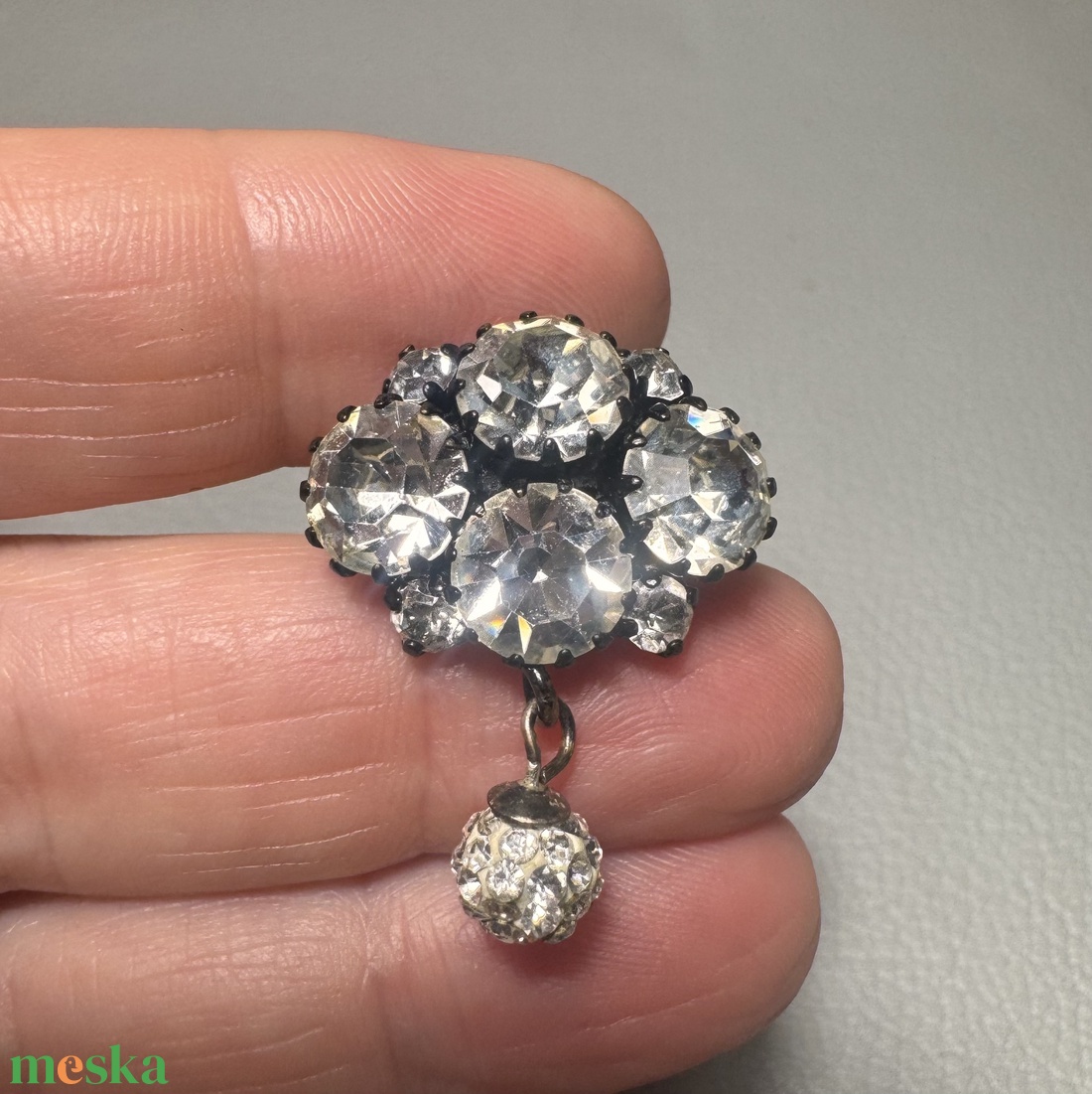 Vintage BROSS az 1980-as évekből, gyönyörű elegáns strasszos kitűző, pin szövetkabátra, blúzra,  blézerre retro kitűző - ékszer - kitűző és bross - Meska.hu