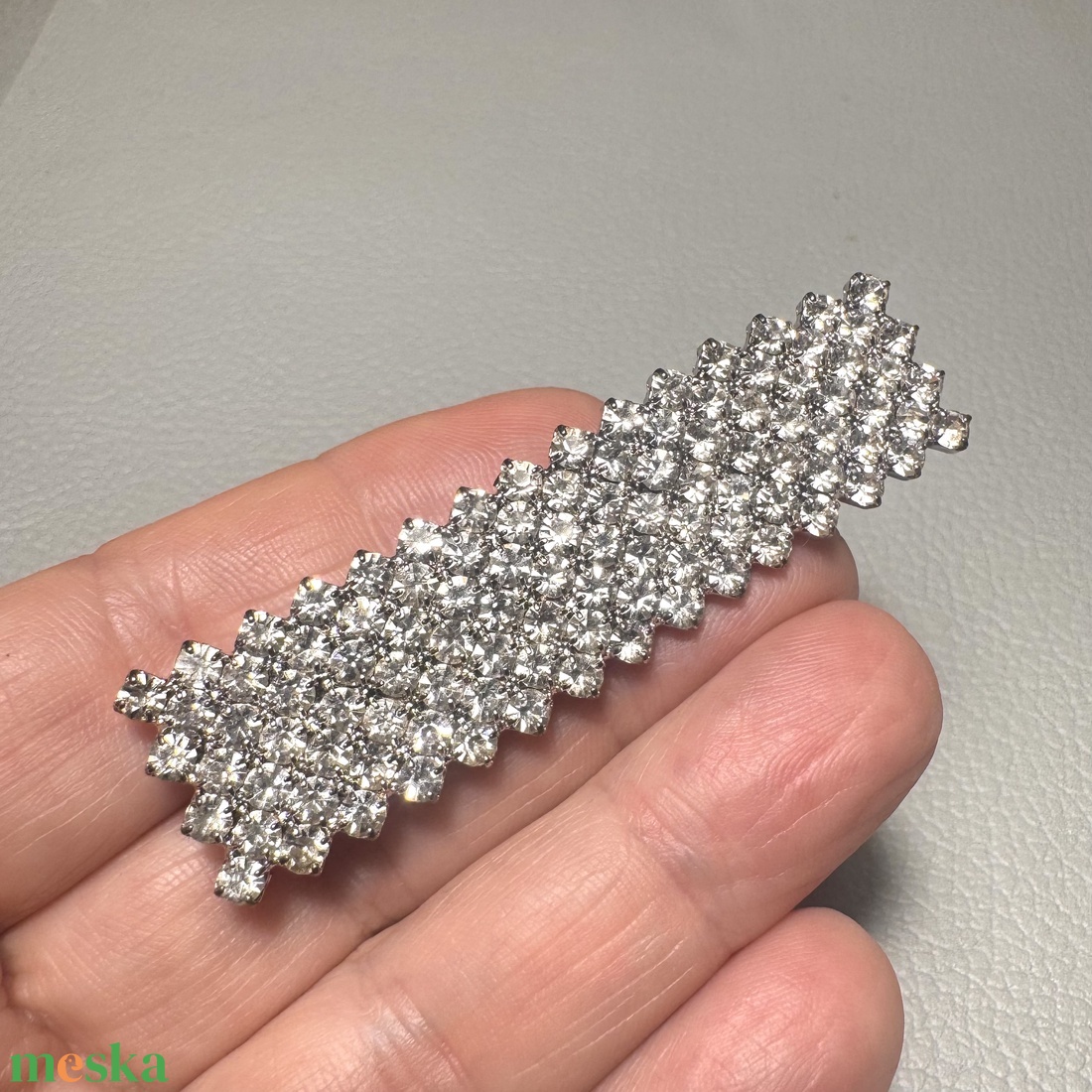 Vintage BROSS az 1980-as évekből, gyönyörű elegáns strasszos kitűző, pin szövetkabátra, blúzra,  blézerre retro kitűző - ékszer - kitűző és bross - Meska.hu