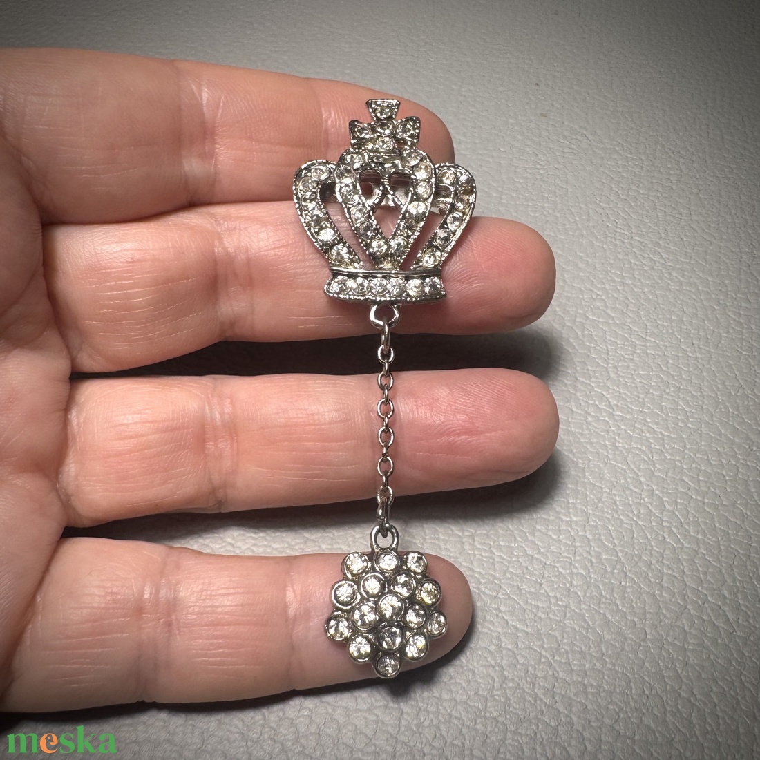 Vintage BROSS az 1980-as évekből, gyönyörű elegáns strasszos kitűző, pin szövetkabátra, blúzra,  blézerre retro kitűző - ékszer - kitűző és bross - Meska.hu