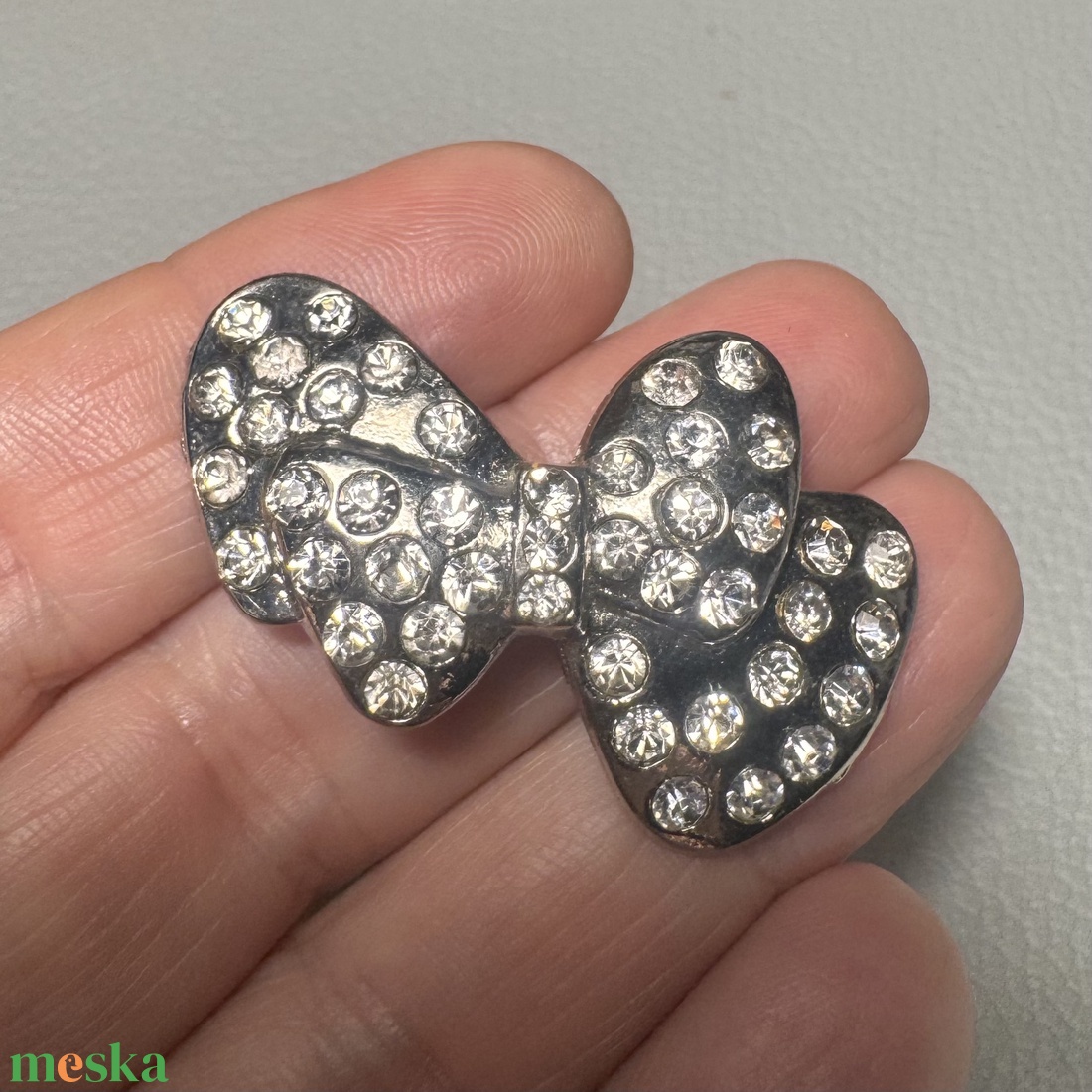 Vintage BROSS az 1980-as évekből, gyönyörű elegáns strasszos kitűző, pin szövetkabátra, blúzra,  blézerre retro kitűző - ékszer - kitűző és bross - Meska.hu