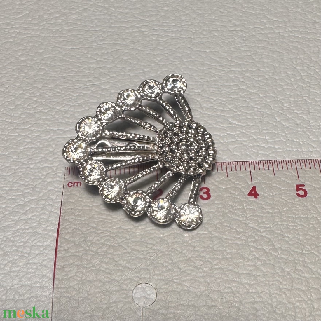 Vintage BROSS az 1980-as évekből, gyönyörű elegáns strasszos kitűző, pin szövetkabátra, blúzra,  blézerre retro kitűző - ékszer - kitűző és bross - Meska.hu