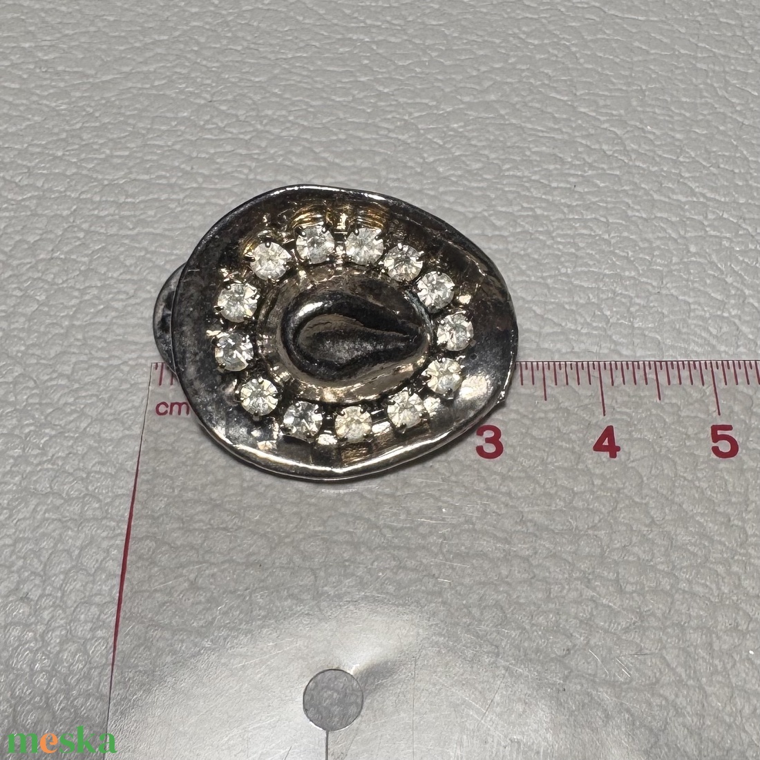 Cowboy kalap BROSS az 1980-as évekből, strasszos kalap kitűző, pin szövetkabátra, blúzra,  blézerre retro kitűző - ékszer - kitűző és bross - Meska.hu