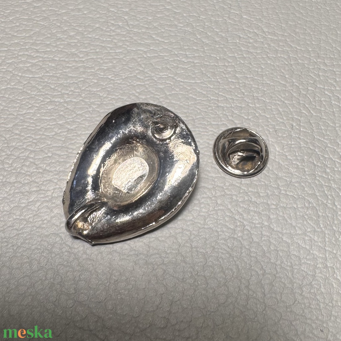 Cowboy kalap BROSS az 1980-as évekből, strasszos kalap kitűző, pin szövetkabátra, blúzra,  blézerre retro kitűző - ékszer - kitűző és bross - Meska.hu