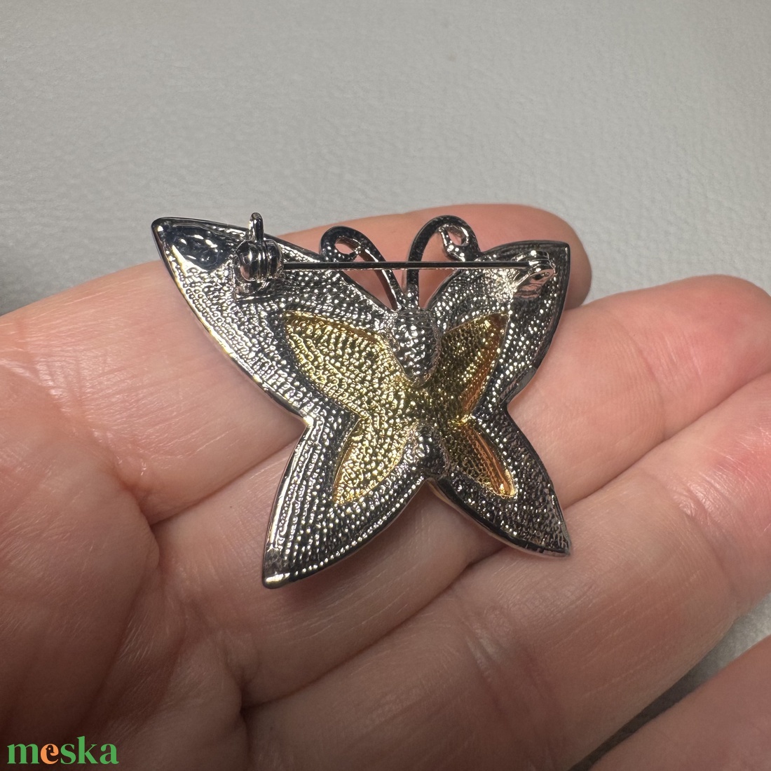 Vintage BROSS az 1980-as évekből, gyönyörű elegáns strasszos kitűző, pin szövetkabátra, blúzra,  blézerre retro kitűző - ékszer - kitűző és bross - Meska.hu