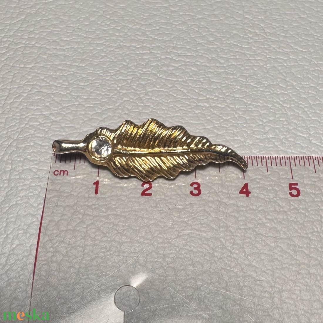 Vintage BROSS az 1980-as évekből, gyönyörű elegáns strasszos kitűző, pin szövetkabátra, blúzra,  blézerre retro kitűző - ékszer - kitűző és bross - Meska.hu