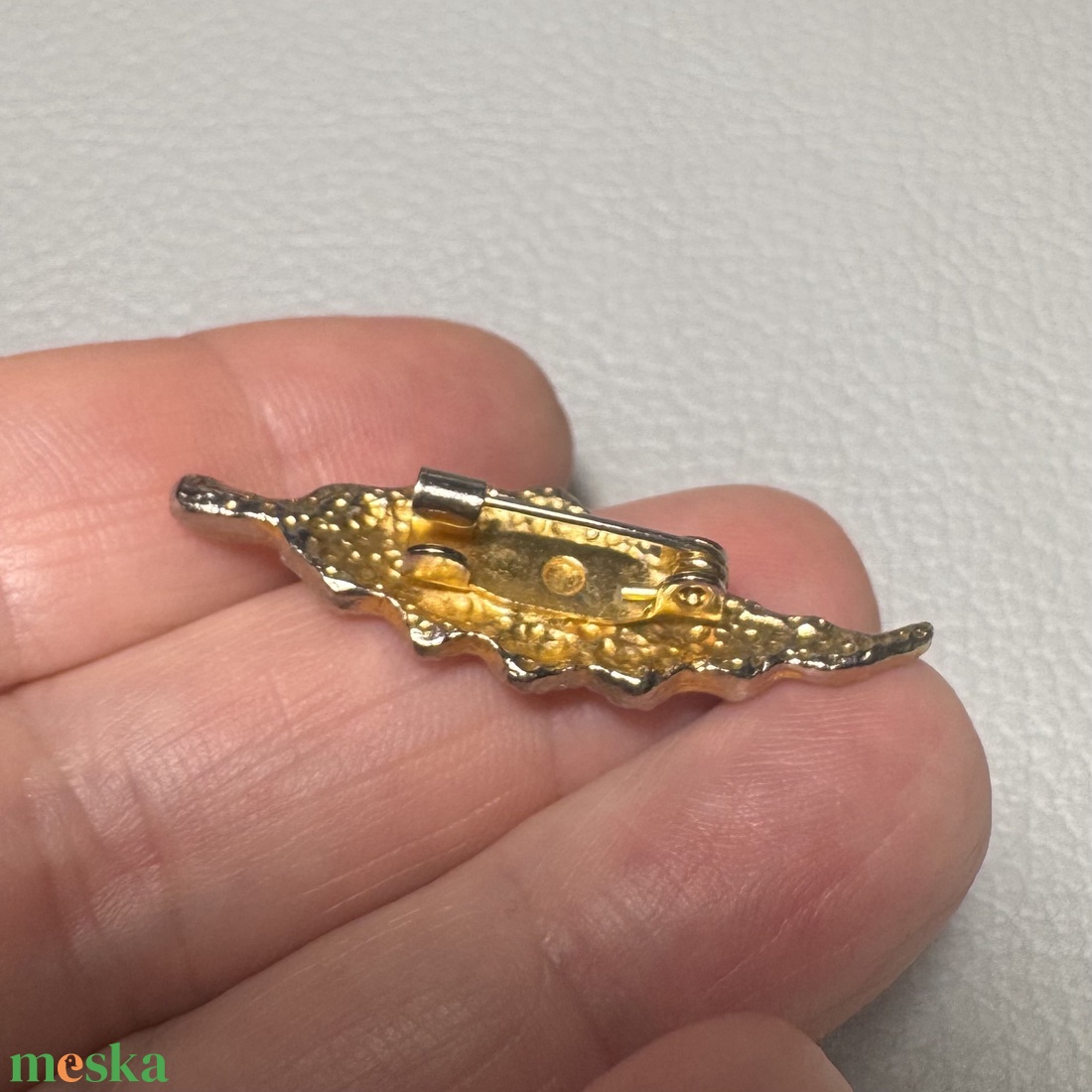 Vintage BROSS az 1980-as évekből, gyönyörű elegáns strasszos kitűző, pin szövetkabátra, blúzra,  blézerre retro kitűző - ékszer - kitűző és bross - Meska.hu