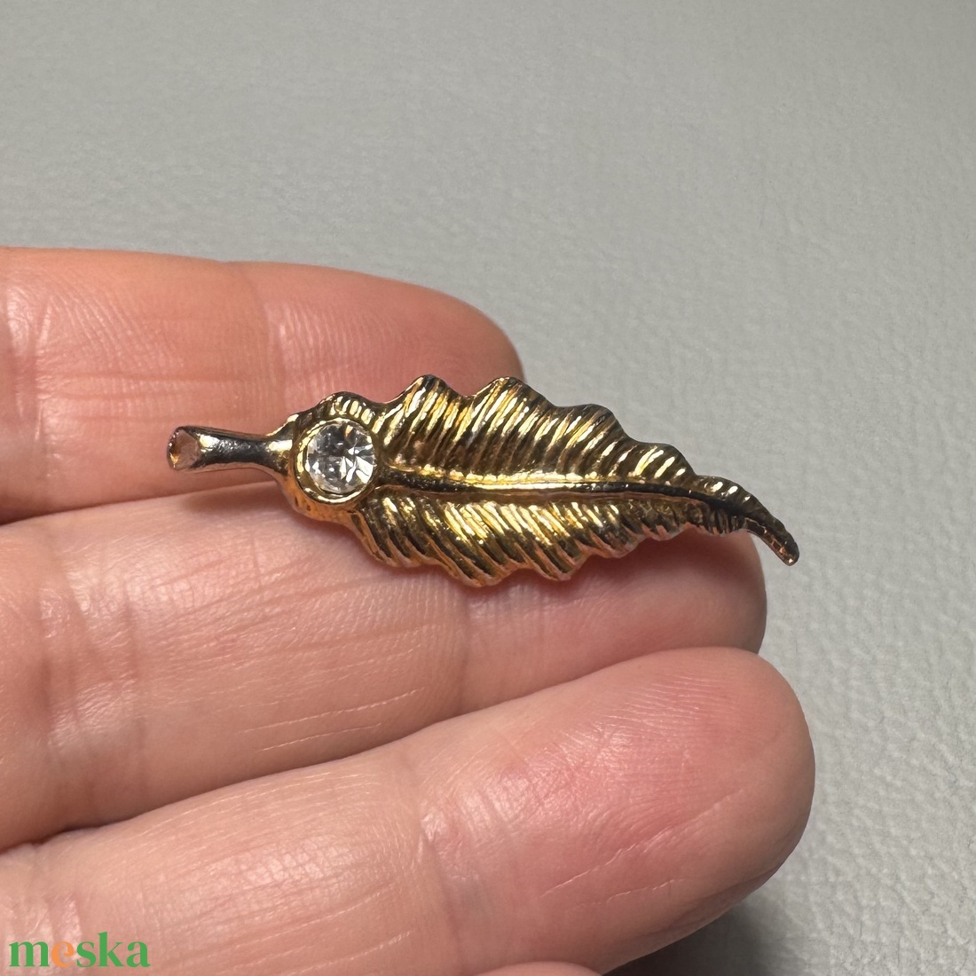 Vintage BROSS az 1980-as évekből, gyönyörű elegáns strasszos kitűző, pin szövetkabátra, blúzra,  blézerre retro kitűző - ékszer - kitűző és bross - Meska.hu