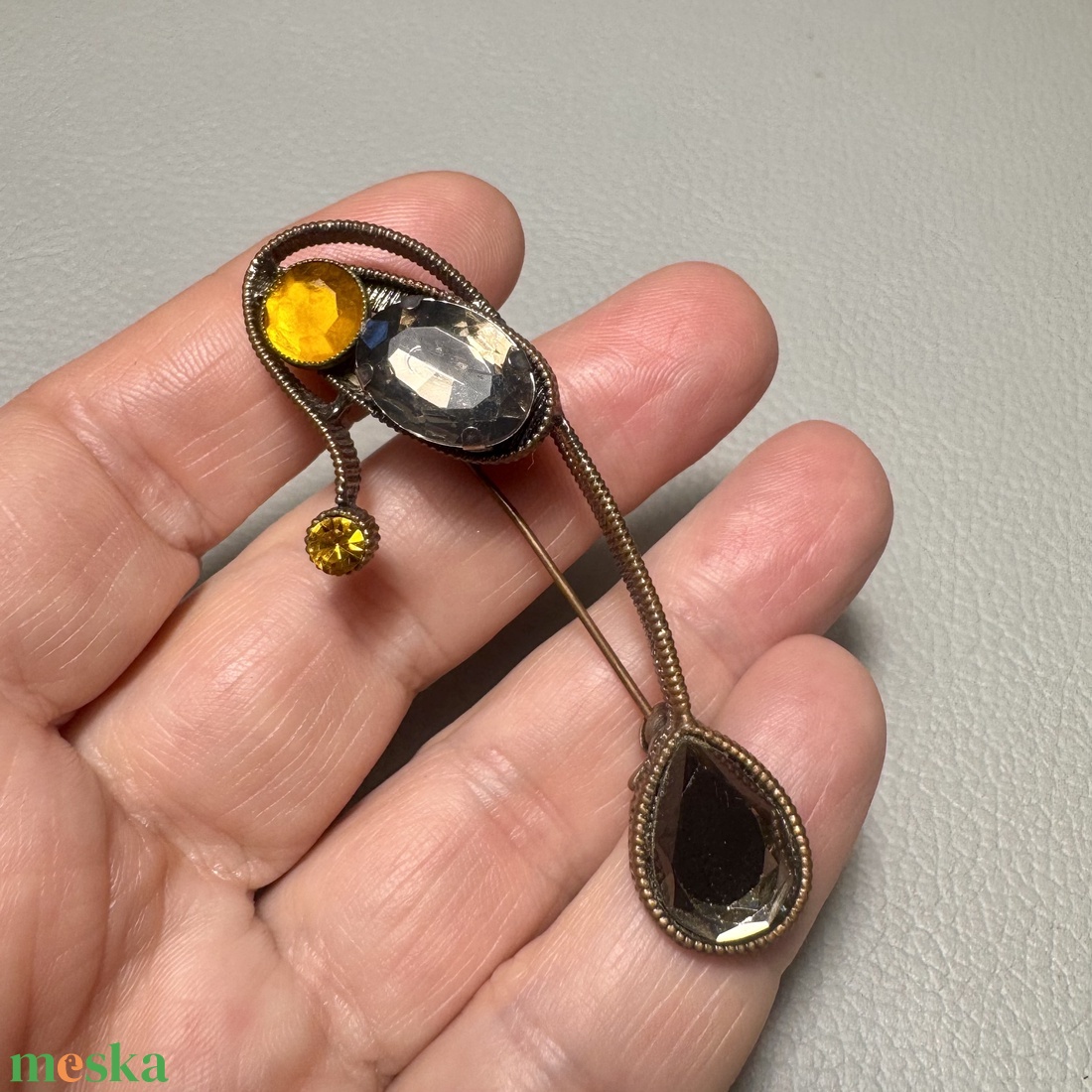 Vintage BROSS az 1980-as évekből, gyönyörű elegáns strasszos kitűző, pin szövetkabátra, blúzra,  blézerre retro kitűző - ékszer - kitűző és bross - Meska.hu