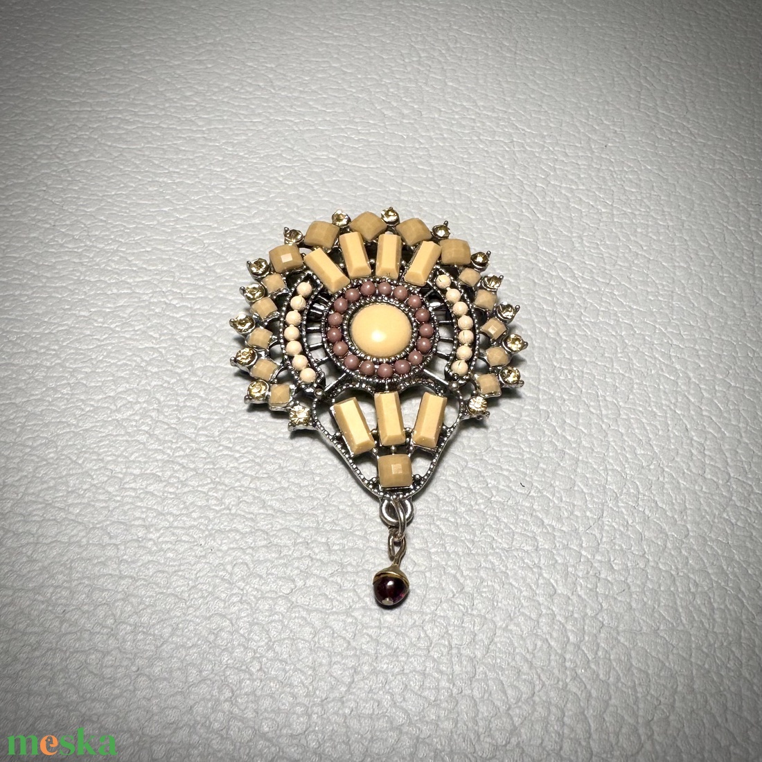 Vintage BROSS az 1980-as évekből, gyönyörű elegáns strasszos kitűző, pin szövetkabátra, blúzra,  blézerre retro kitűző - ékszer - kitűző és bross - Meska.hu