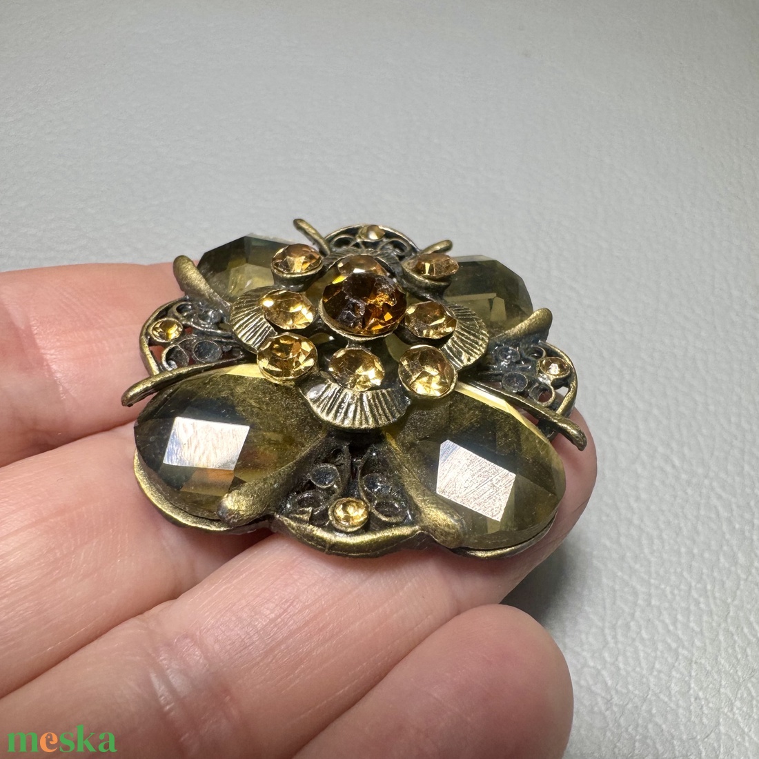 Vintage BROSS az 1980-as évekből, gyönyörű elegáns strasszos kitűző, pin szövetkabátra, blúzra,  blézerre retro kitűző - ékszer - kitűző és bross - Meska.hu