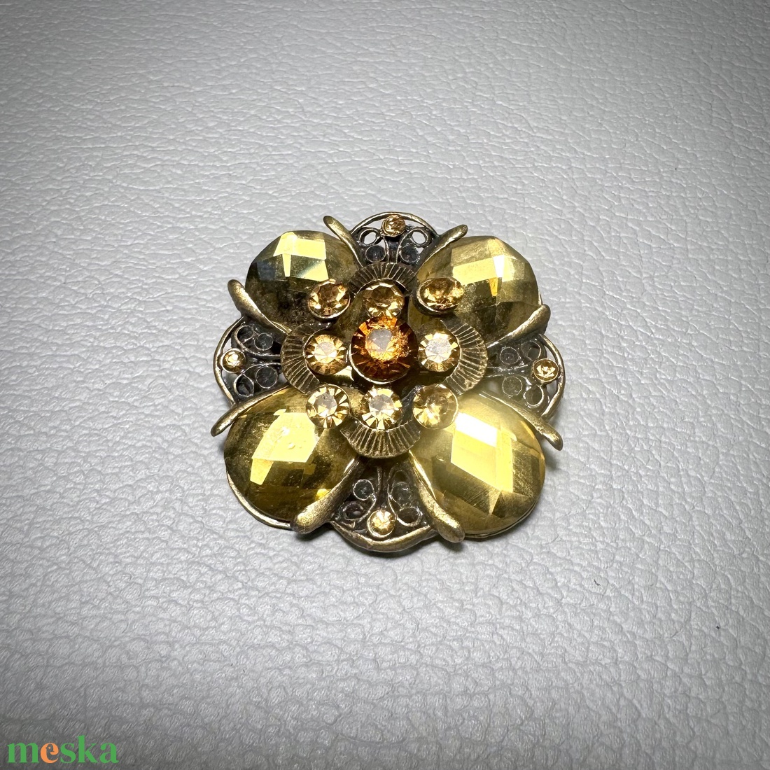 Vintage BROSS az 1980-as évekből, gyönyörű elegáns strasszos kitűző, pin szövetkabátra, blúzra,  blézerre retro kitűző - ékszer - kitűző és bross - Meska.hu