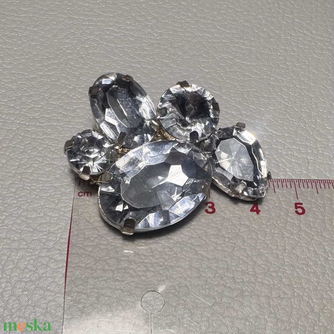 Vintage BROSS az 1980-as évekből, gyönyörű elegáns strasszos kitűző, pin szövetkabátra, blúzra,  blézerre retro kitűző - ékszer - kitűző és bross - Meska.hu