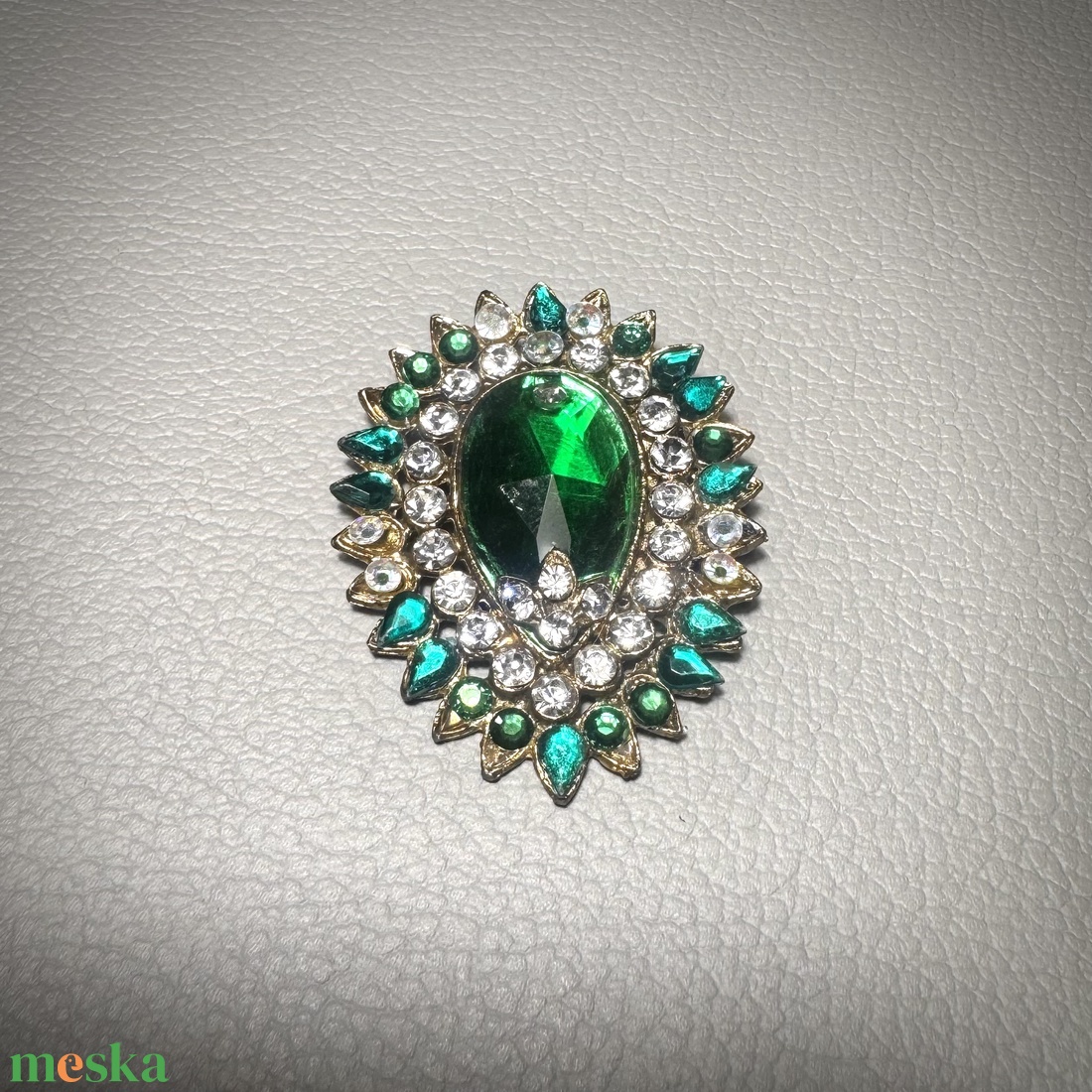 Vintage BROSS az 1980-as évekből, gyönyörű elegáns strasszos kitűző, pin szövetkabátra, blúzra,  blézerre retro kitűző - ékszer - kitűző és bross - Meska.hu