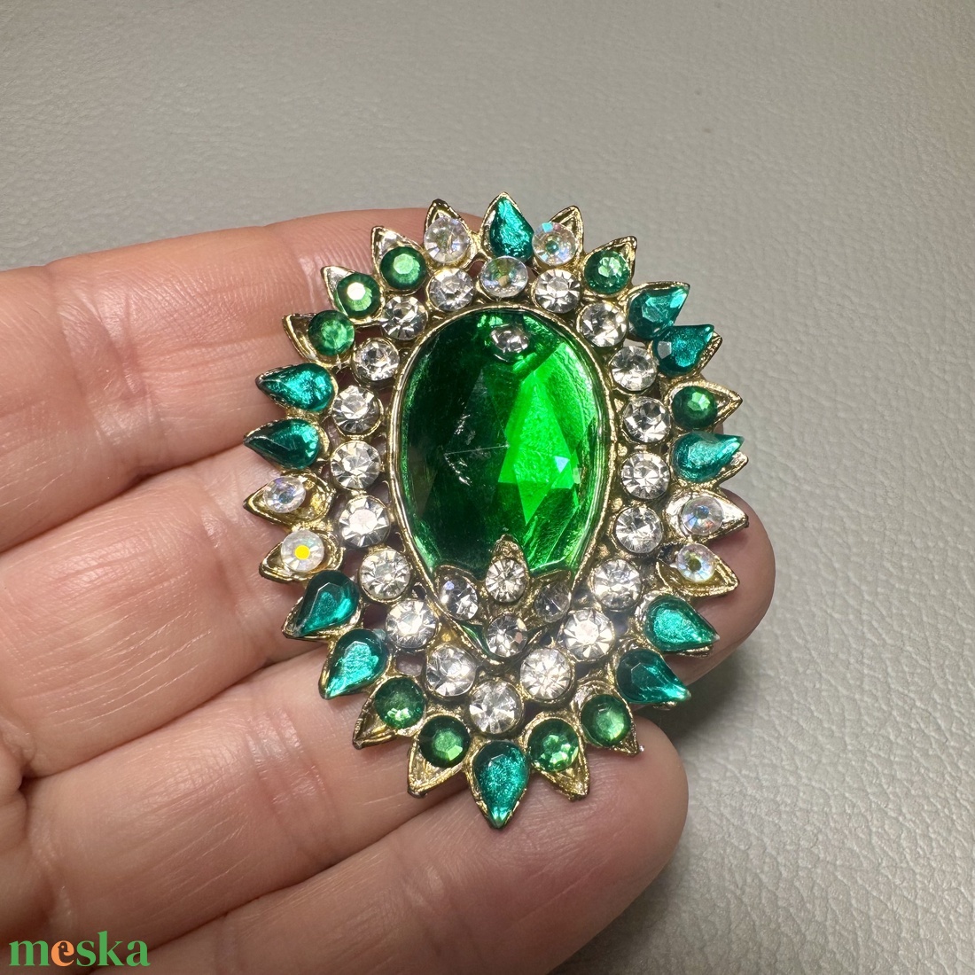 Vintage BROSS az 1980-as évekből, gyönyörű elegáns strasszos kitűző, pin szövetkabátra, blúzra,  blézerre retro kitűző - ékszer - kitűző és bross - Meska.hu