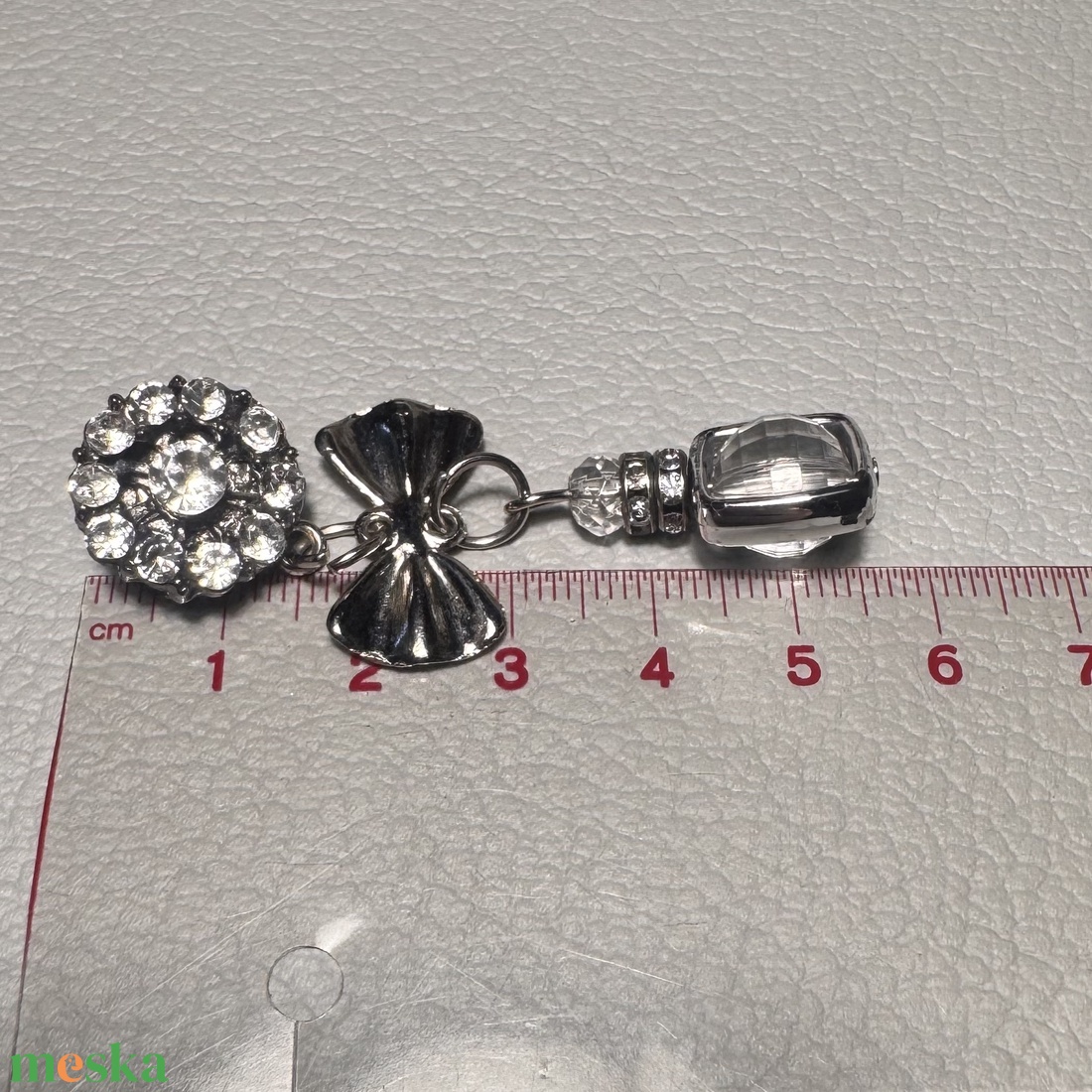 Vintage BROSS az 1980-as évekből, gyönyörű elegáns strasszos kitűző, pin szövetkabátra, blúzra,  blézerre retro kitűző - ékszer - kitűző és bross - Meska.hu