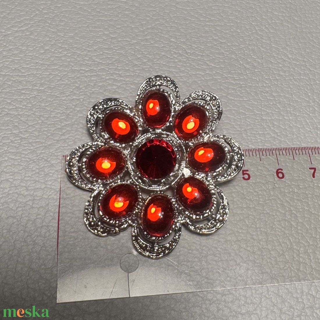 Vintage BROSS az 1980-as évekből, gyönyörű elegáns strasszos kitűző, pin szövetkabátra, blúzra,  blézerre retro kitűző - ékszer - kitűző és bross - Meska.hu