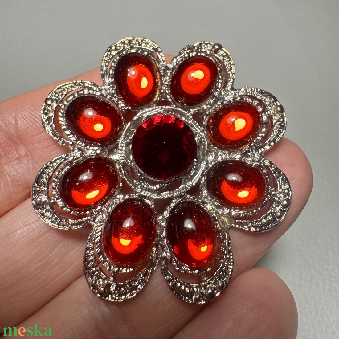 Vintage BROSS az 1980-as évekből, gyönyörű elegáns strasszos kitűző, pin szövetkabátra, blúzra,  blézerre retro kitűző - ékszer - kitűző és bross - Meska.hu