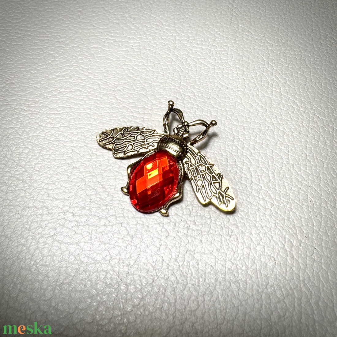 Vintage BROSS az 1980-as évekből, gyönyörű elegáns strasszos kitűző, pin szövetkabátra, blúzra,  blézerre retro kitűző - ékszer - kitűző és bross - Meska.hu