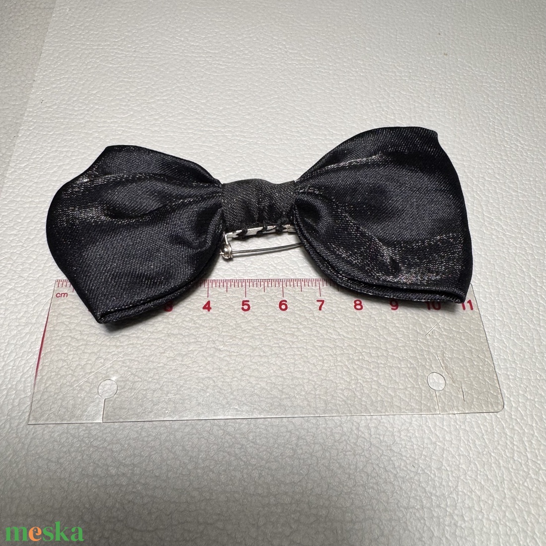 Vintage BROSS az 1980-as évekből, gyönyörű elegáns strasszos kitűző, pin szövetkabátra, blúzra,  blézerre retro kitűző - ékszer - kitűző és bross - Meska.hu