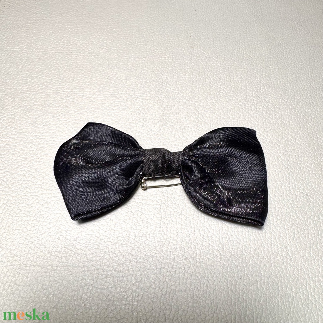 Vintage BROSS az 1980-as évekből, gyönyörű elegáns strasszos kitűző, pin szövetkabátra, blúzra,  blézerre retro kitűző - ékszer - kitűző és bross - Meska.hu