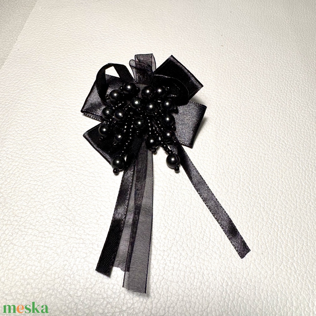 Vintage BROSS az 1980-as évekből, gyönyörű elegáns strasszos kitűző, pin szövetkabátra, blúzra,  blézerre retro kitűző - ékszer - kitűző és bross - Meska.hu