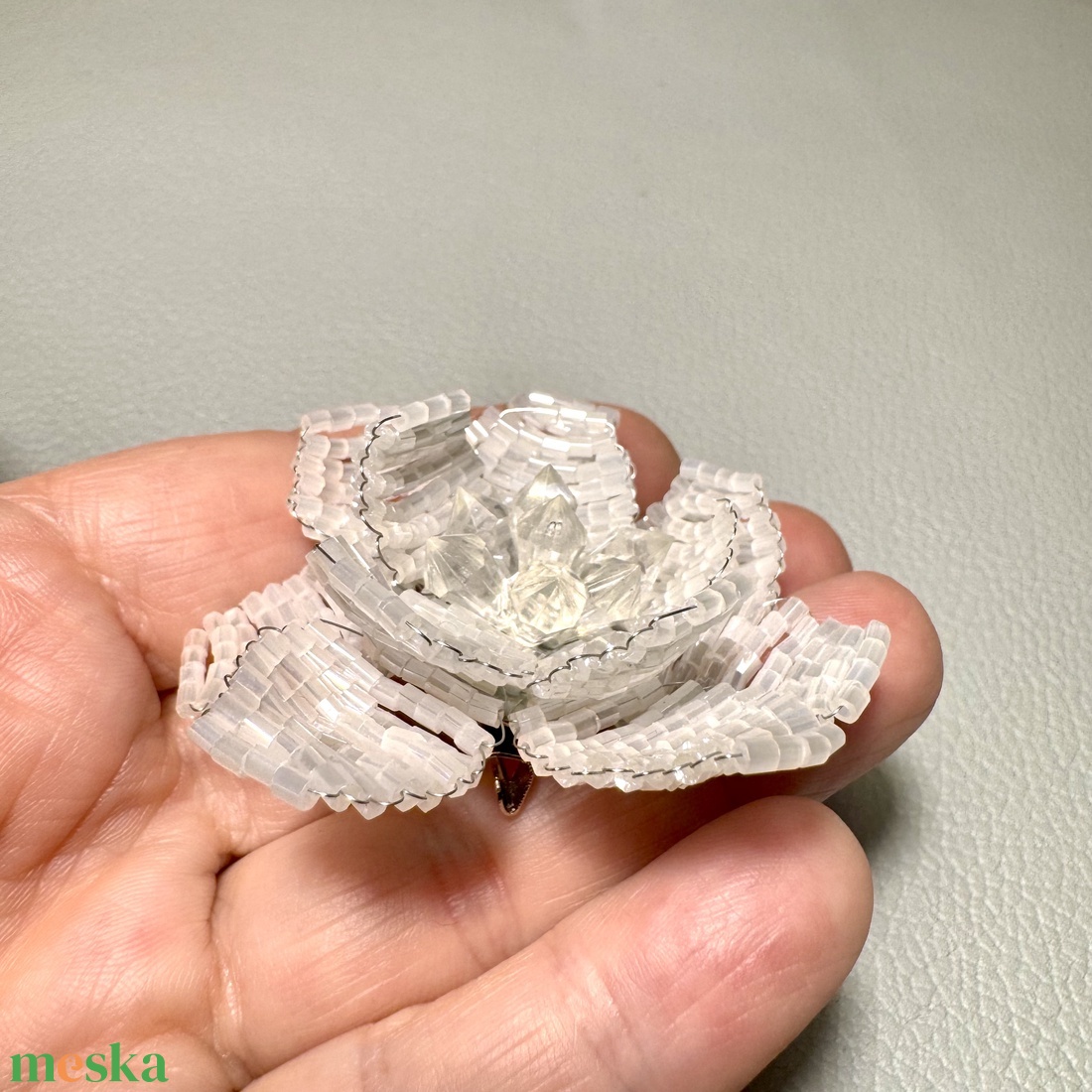 Vintage BROSS az 1980-as évekből, gyönyörű elegáns strasszos kitűző, pin szövetkabátra, blúzra,  blézerre retro kitűző - ékszer - kitűző és bross - Meska.hu