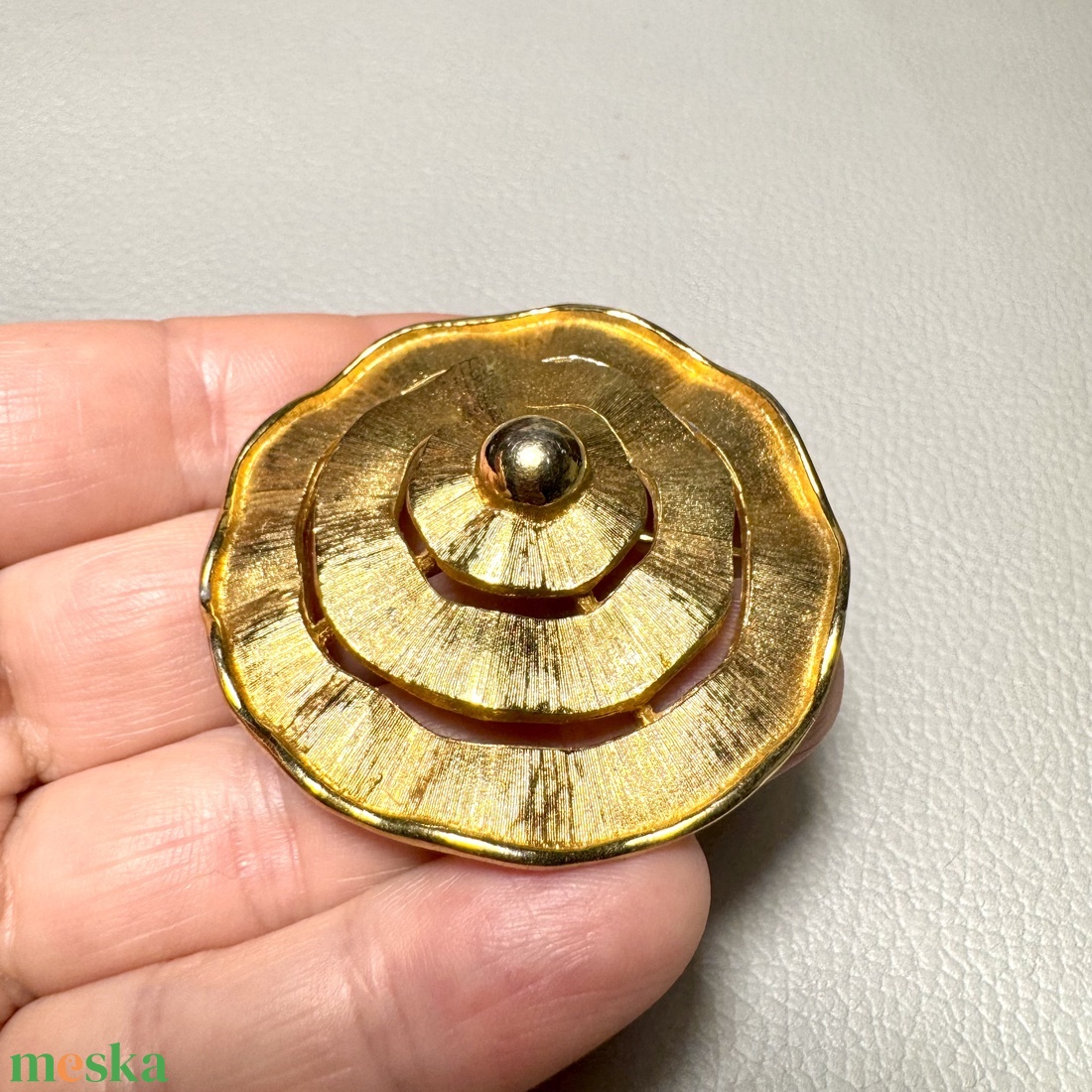 Vintage BROSS az 1980-as évekből, gyönyörű elegáns strasszos kitűző, pin szövetkabátra, blúzra,  blézerre retro kitűző - ékszer - kitűző és bross - Meska.hu