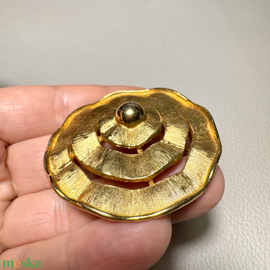 Vintage BROSS az 1980-as évekből, gyönyörű elegáns strasszos kitűző, pin szövetkabátra, blúzra,  blézerre retro kitűző - ékszer - kitűző és bross - Meska.hu