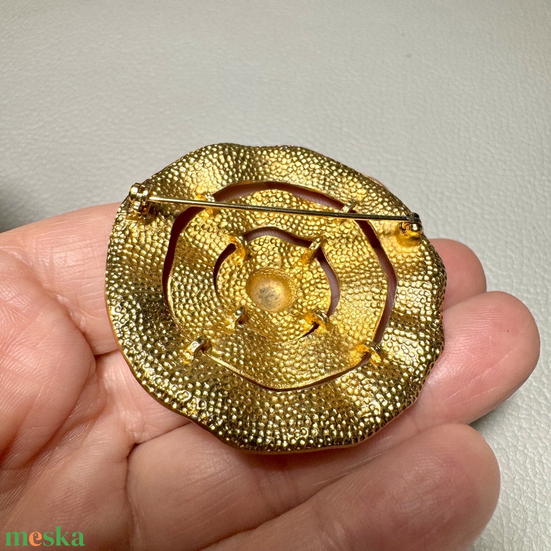 Vintage BROSS az 1980-as évekből, gyönyörű elegáns strasszos kitűző, pin szövetkabátra, blúzra,  blézerre retro kitűző - ékszer - kitűző és bross - Meska.hu