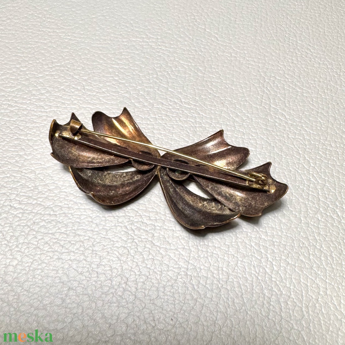 Vintage BROSS az 1980-as évekből, gyönyörű elegáns strasszos kitűző, pin szövetkabátra, blúzra,  blézerre retro kitűző - ékszer - kitűző és bross - Meska.hu