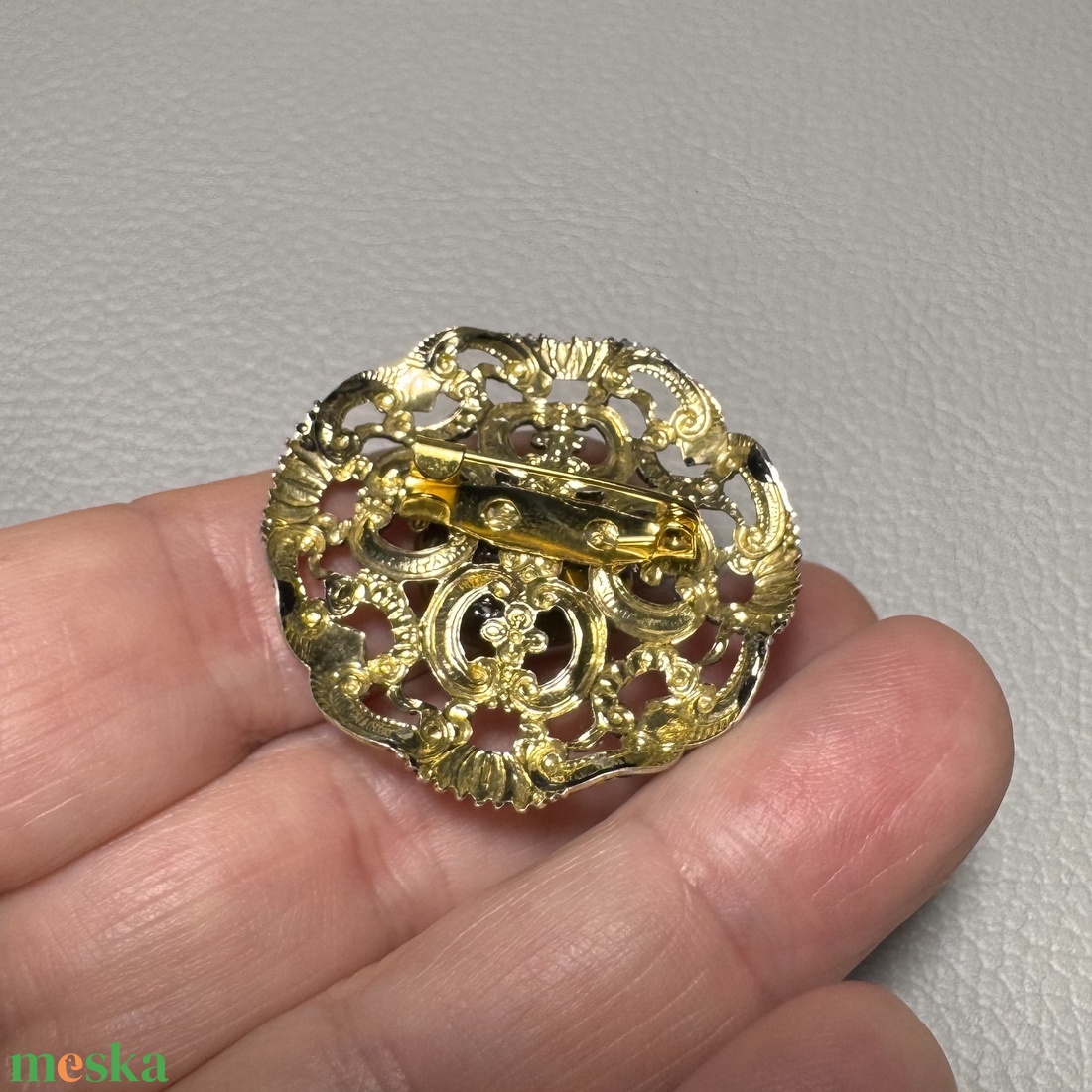 Vintage BROSS az 1980-as évekből, gyönyörű elegáns strasszos kitűző, pin szövetkabátra, blúzra,  blézerre retro kitűző - ékszer - kitűző és bross - Meska.hu