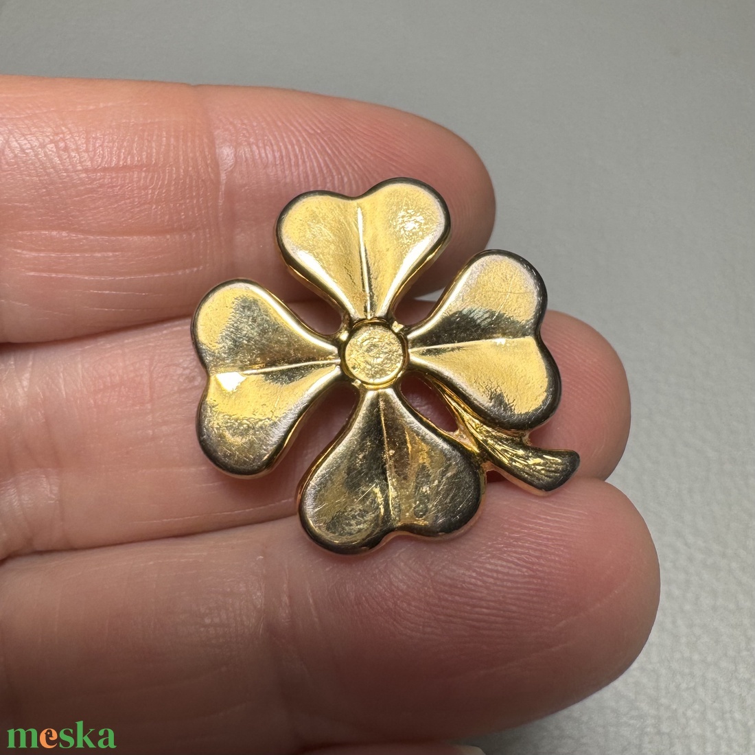 Vintage BROSS az 1980-as évekből, gyönyörű elegáns strasszos kitűző, pin szövetkabátra, blúzra,  blézerre retro kitűző - ékszer - kitűző és bross - Meska.hu