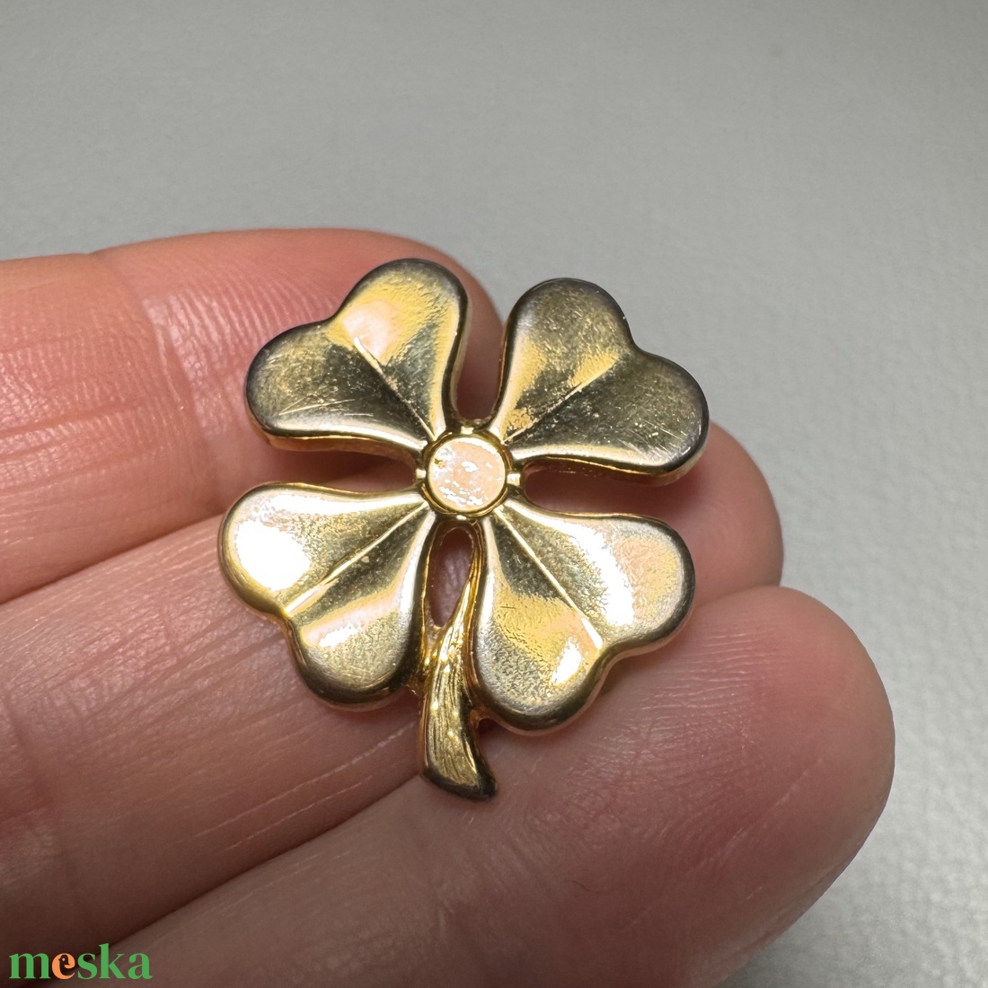 Vintage BROSS az 1980-as évekből, gyönyörű elegáns strasszos kitűző, pin szövetkabátra, blúzra,  blézerre retro kitűző - ékszer - kitűző és bross - Meska.hu