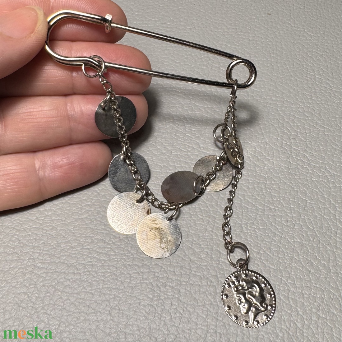 Vintage BROSS az 1980-as évekből, gyönyörű elegáns strasszos kitűző, pin szövetkabátra, blúzra,  blézerre retro kitűző - ékszer - kitűző és bross - Meska.hu