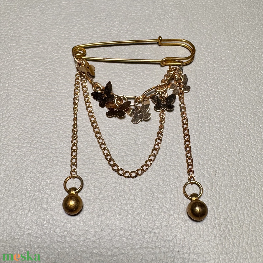 Vintage BROSS az 1980-as évekből, gyönyörű elegáns strasszos kitűző, pin szövetkabátra, blúzra,  blézerre retro kitűző - ékszer - kitűző és bross - Meska.hu