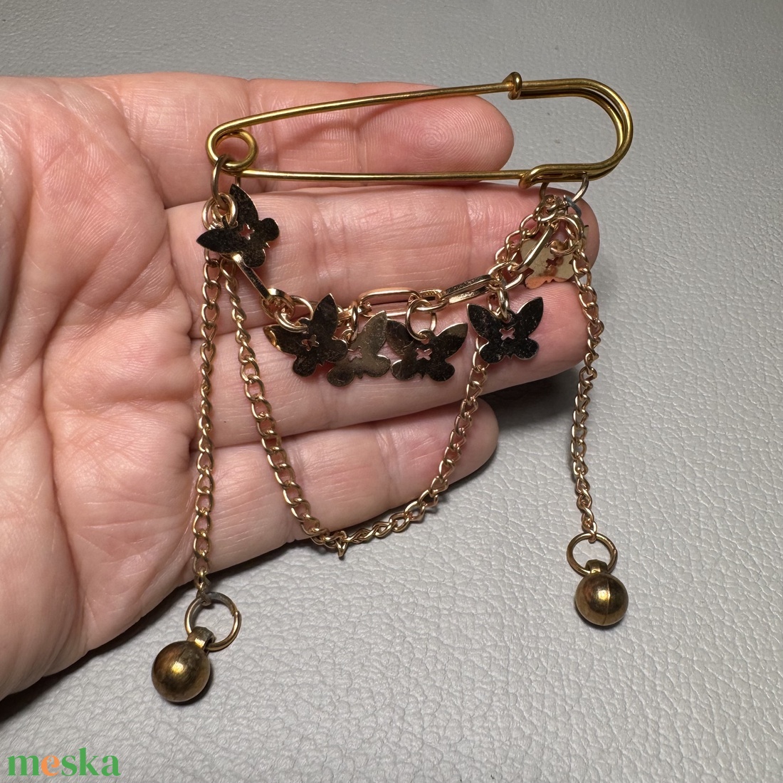 Vintage BROSS az 1980-as évekből, gyönyörű elegáns strasszos kitűző, pin szövetkabátra, blúzra,  blézerre retro kitűző - ékszer - kitűző és bross - Meska.hu