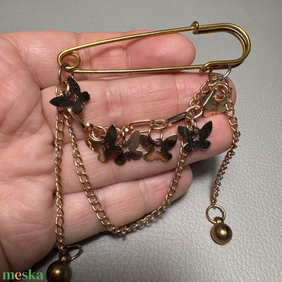 Vintage BROSS az 1980-as évekből, gyönyörű elegáns strasszos kitűző, pin szövetkabátra, blúzra,  blézerre retro kitűző - ékszer - kitűző és bross - Meska.hu