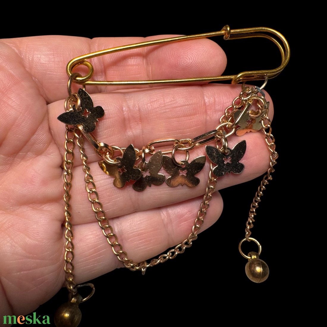 Pulóver bross, sál összetűző Vintage BROSS az 1980-as évekből, retro kitűző, pin szövetkabátra, blúzra,  blézerre  - ékszer - kitűző és bross - Meska.hu