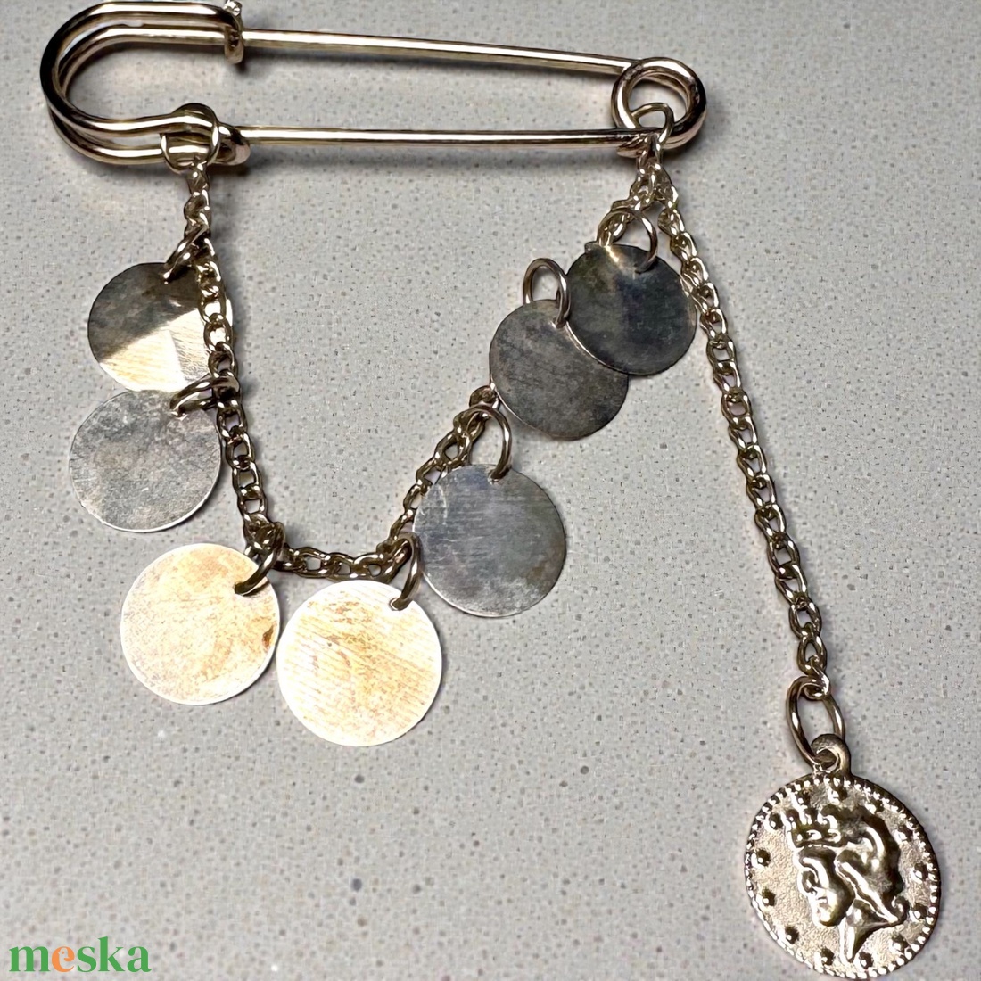 Pulóver összefogó retro BROSS az 1980-as évekből, gyönyörű elegáns strasszos kitűző, pin szövetkabátra, blúzra - ékszer - kitűző és bross - Meska.hu