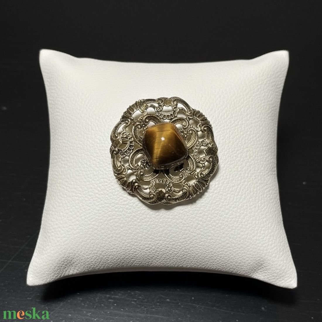 Tigrisszem BROSS az 1980-as évekből, gyönyörű elegáns kitűző, pin szövetkabátra, blúzra,  blézerre retro kitűző - ékszer - kitűző és bross - Meska.hu