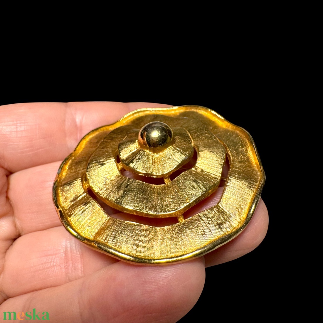 Vintage BROSS az 1980-as évekből, gyönyörű elegáns aranyozott kitűző, pin szövetkabátra, blúzra,  blézerre retro kitűző - ékszer - kitűző és bross - Meska.hu