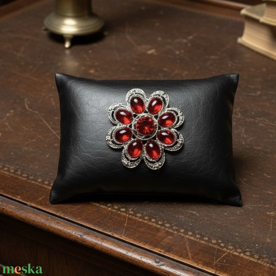 Vintage virág BROSS az 1980-as évekből, elegáns strasszos kitűző, pin szövetkabátra, blúzra,  blézerre retro kitűző - ékszer - kitűző és bross - Meska.hu