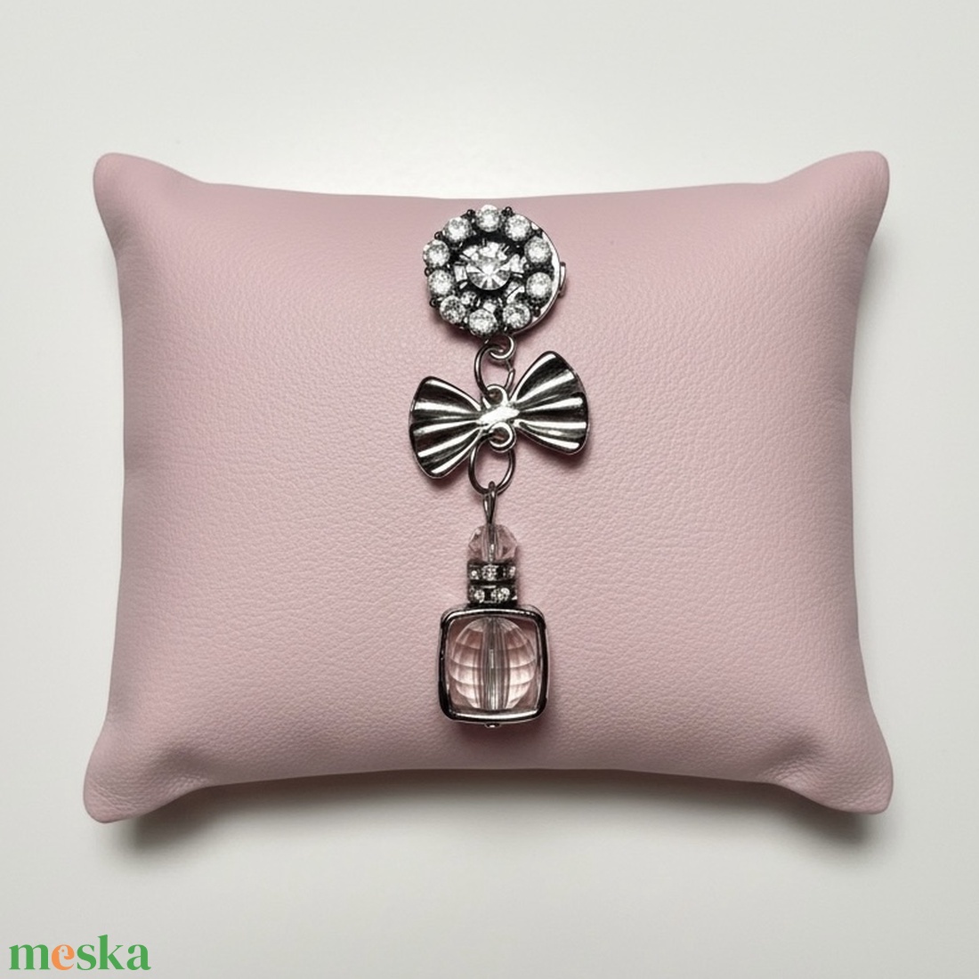 Vintage BROSS az 1980-as évekből, gyönyörű elegáns strasszos kitűző, pin szövetkabátra, blúzra,  blézerre retro kitűző - ékszer - kitűző és bross - Meska.hu