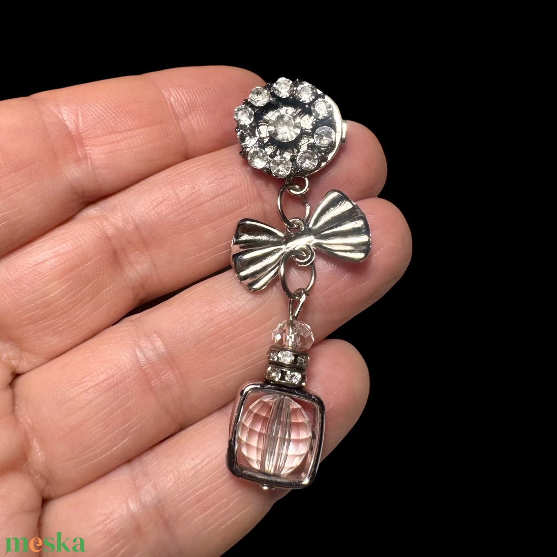 Vintage BROSS az 1980-as évekből, gyönyörű elegáns strasszos kitűző, pin szövetkabátra, blúzra,  blézerre retro kitűző - ékszer - kitűző és bross - Meska.hu