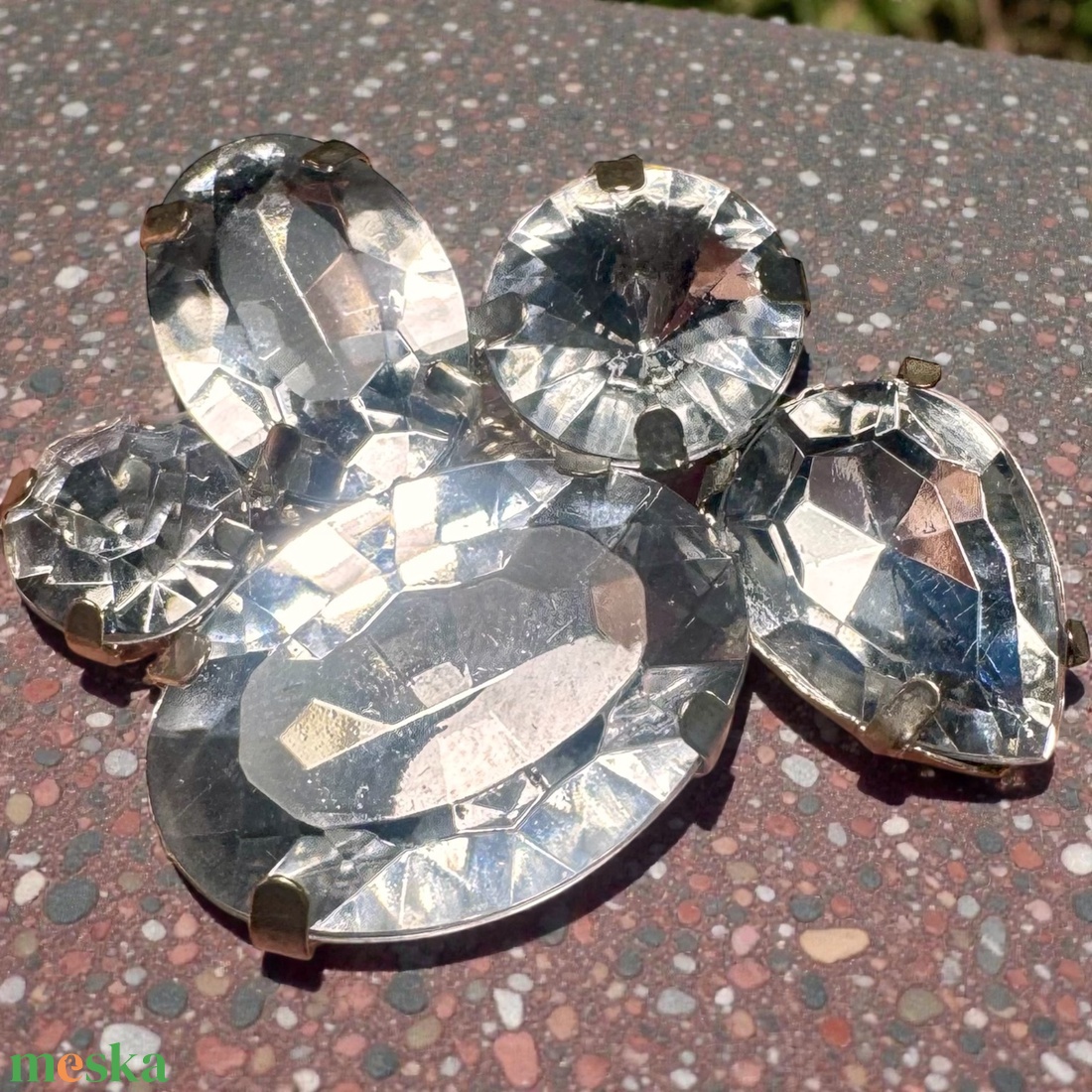 Vintage BROSS az 1980-as évekből, kristály felhő strasszos kitűző, pin szövetkabátra, blúzra,  blézerre retro kitűző - ékszer - kitűző és bross - Meska.hu