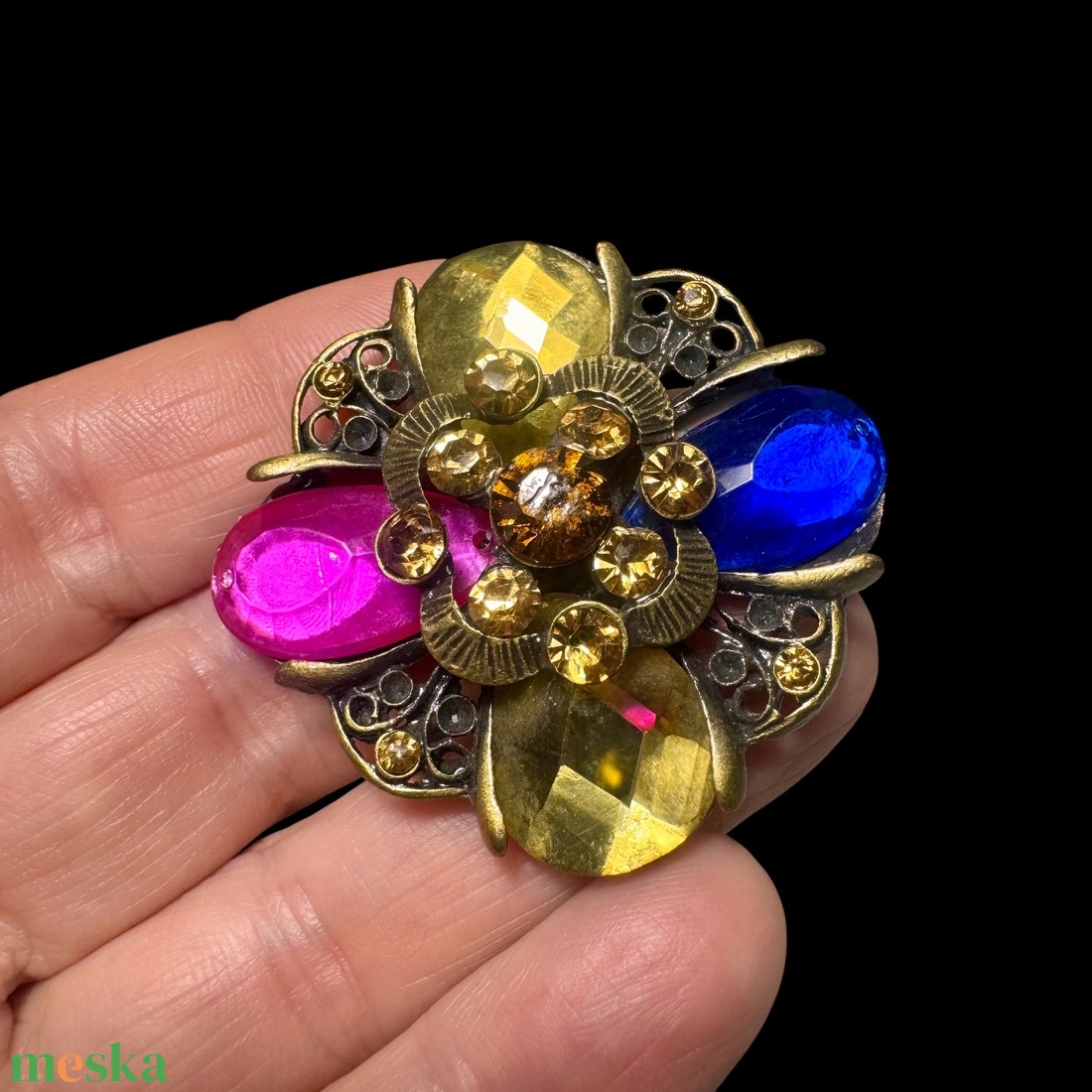 Vintage BROSS az 1980-as évekből, gyönyörű elegáns strasszos kitűző, pin szövetkabátra, blúzra,  blézerre retro kitűző - ékszer - kitűző és bross - Meska.hu