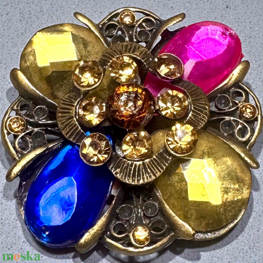 Vintage BROSS az 1980-as évekből, gyönyörű elegáns strasszos kitűző, pin szövetkabátra, blúzra,  blézerre retro kitűző - ékszer - kitűző és bross - Meska.hu