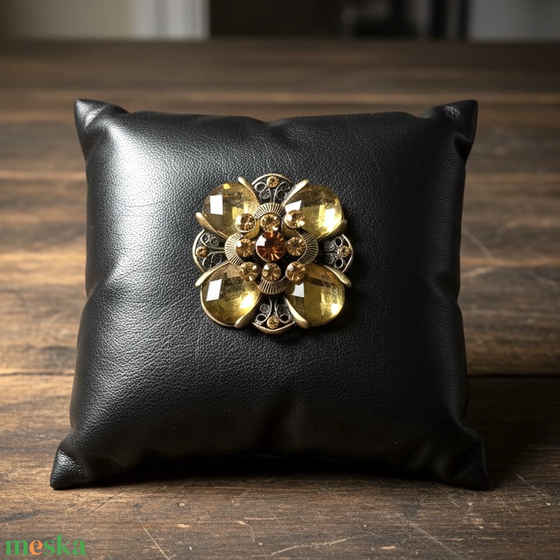 Vintage BROSS az 1980-as évekből, gyönyörű elegáns strasszos kitűző, pin szövetkabátra, blúzra,  blézerre retro kitűző - ékszer - kitűző és bross - Meska.hu