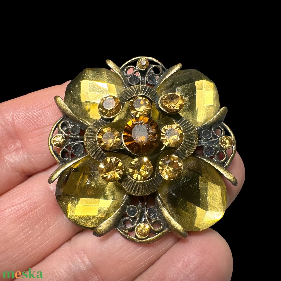 Vintage BROSS az 1980-as évekből, gyönyörű elegáns strasszos kitűző, pin szövetkabátra, blúzra,  blézerre retro kitűző - ékszer - kitűző és bross - Meska.hu